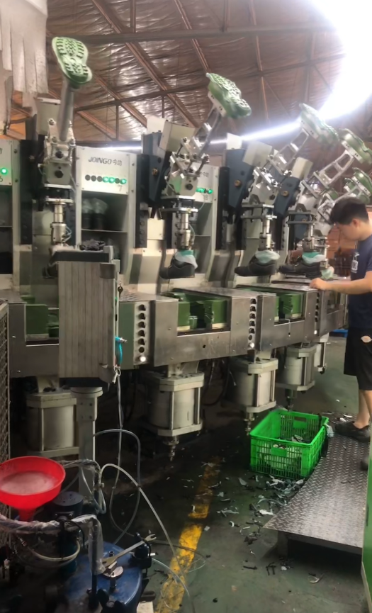 Laatste bedrijfsblogs Introducing a machine for manufacturing work shoes