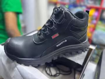 kopen Elektrische veiligheidsschoenen heren geïsoleerd 6kV werklaarzen plastic teen anti-smashing rubberen zool met kevlarr anti-steekveiligheidslaarzen online manufacture